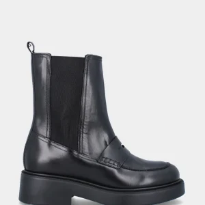 Stivaletto nero in pelle con passante stile mocassino