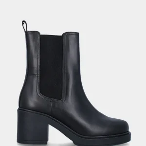 Stivaletto nero in pelle con tacco su monoblocco