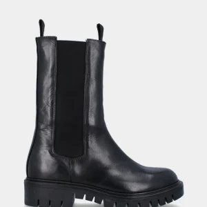 Stivaletto nero in pelle con suola dentellata