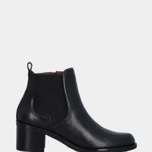 Stivaletto nero in pelle con tacco e suola monoblocco