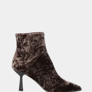 Stivaletto marrone in velluto con tacco sottile