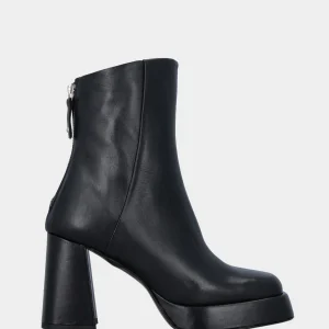 Stivaletto nero in pelle con tacco largo e plateau