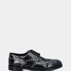 Stringata nera in pelle con borchie
