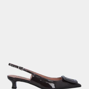 Slingback in vernice marrone con tacco 30 mm e accessorio squadrato