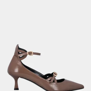 Décolleté in verlux beige con cinturini ad archetti e tacco a calice