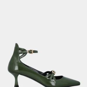 Décolleté in verlux verde con cinturini ad archetti e tacco a calice