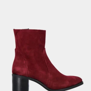 Stivaletto in camoscio bordeaux con tacco largo e punta tonda