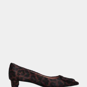 Décolleté in cavallino leopardato marrone con accessorio geometrico