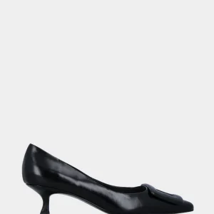 Décolleté in vitello nero con accessorio geometrico