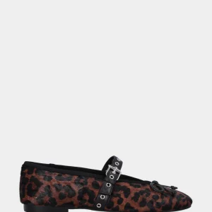 Ballerina in cavallino leopardato e cinturino con occhielli