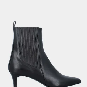 Stivaletto in vitello nero con elastici a barrette e guardolo