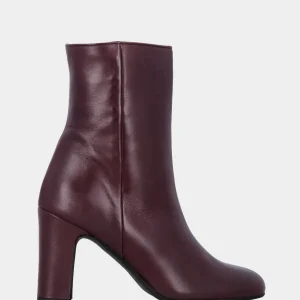 Stivaletto in nappa bordeaux con tacco largo e cerniera laterale
