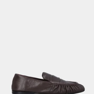 Mocassino in nappa marrone con arricciature e punta quadrata