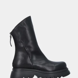 Stivaletto in nappa nera con gambale goffrato e tacco monoblocco