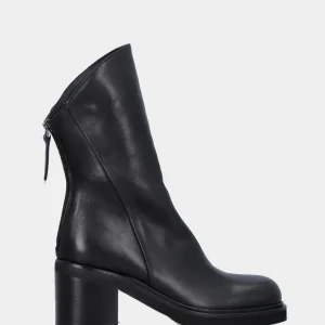 Stivaletto in nappa nera con gambale goffrato