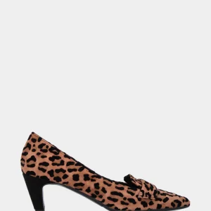 Mocassino in camoscio leopardato con vaschetta cucita e tacco a coda