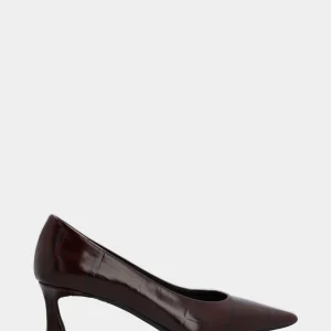 Décolleté in vitello bordeaux effetto coccodrillo con tacco a rocchetto