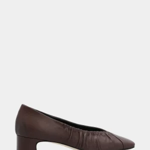Décolleté in nappa bordeaux con punta quadrata e scollo a V