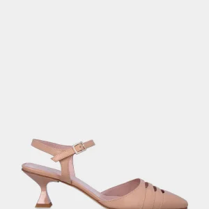Décolleté biege in pelle modello slingback con feritoie e cinturino
