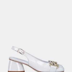 Décolleté bianca in pelle lucida modello slingback con morsetto metallico