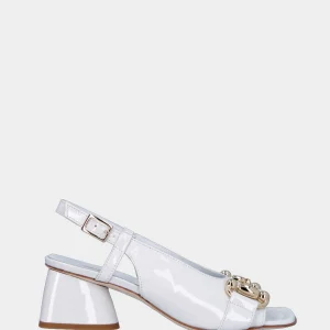 Sandalo slingback bianco in pelle lucida con morsetto metallico