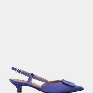 Décolleté slingback viola in tessuto con accessorio geometrico