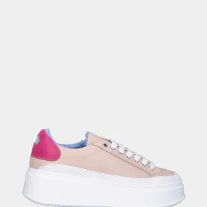 Sneakers beige in pelle con suola platform