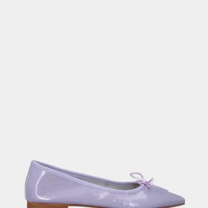 Ballerina lilla in pelle lucida con laccio