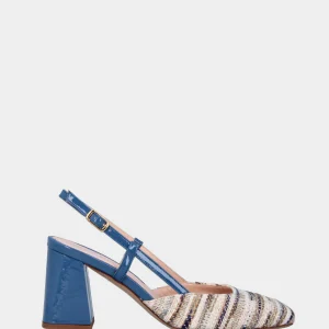 Slingback blu in vernice con tomaia in raffia