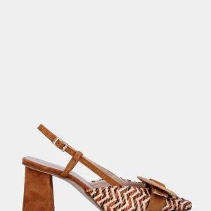 Slingback marrone in pelle con punta in rafia intrecciata e fibbia decorativa