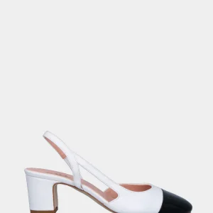 Slingback bianca in pelle con cinturino asimmetrico e punta lucida nera