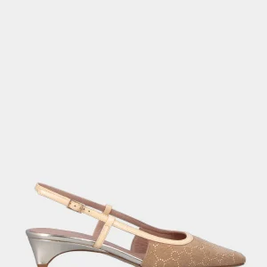 Slingbacks in tessuto jeans beige con borchie geometriche e tacco conico
