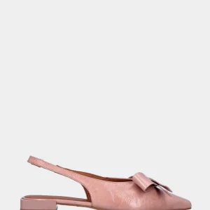 Slingback in vitello spazzolato rosa con fiocco e punta quadrata sfilata