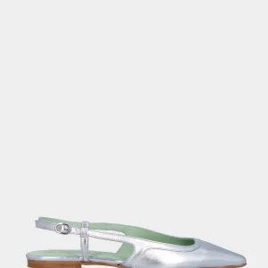 Slingback in laminato argento con scollo tondo