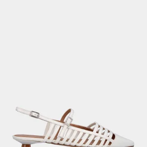 Slingback in nappa bianco latte con listini traforati e tacco a piattino