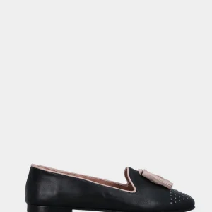 Pantofolina in nappa nera con borchiette e nappine nude