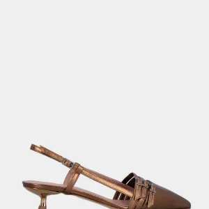 Slingback in laminato bronzo con tre cinturini e tacco a calice