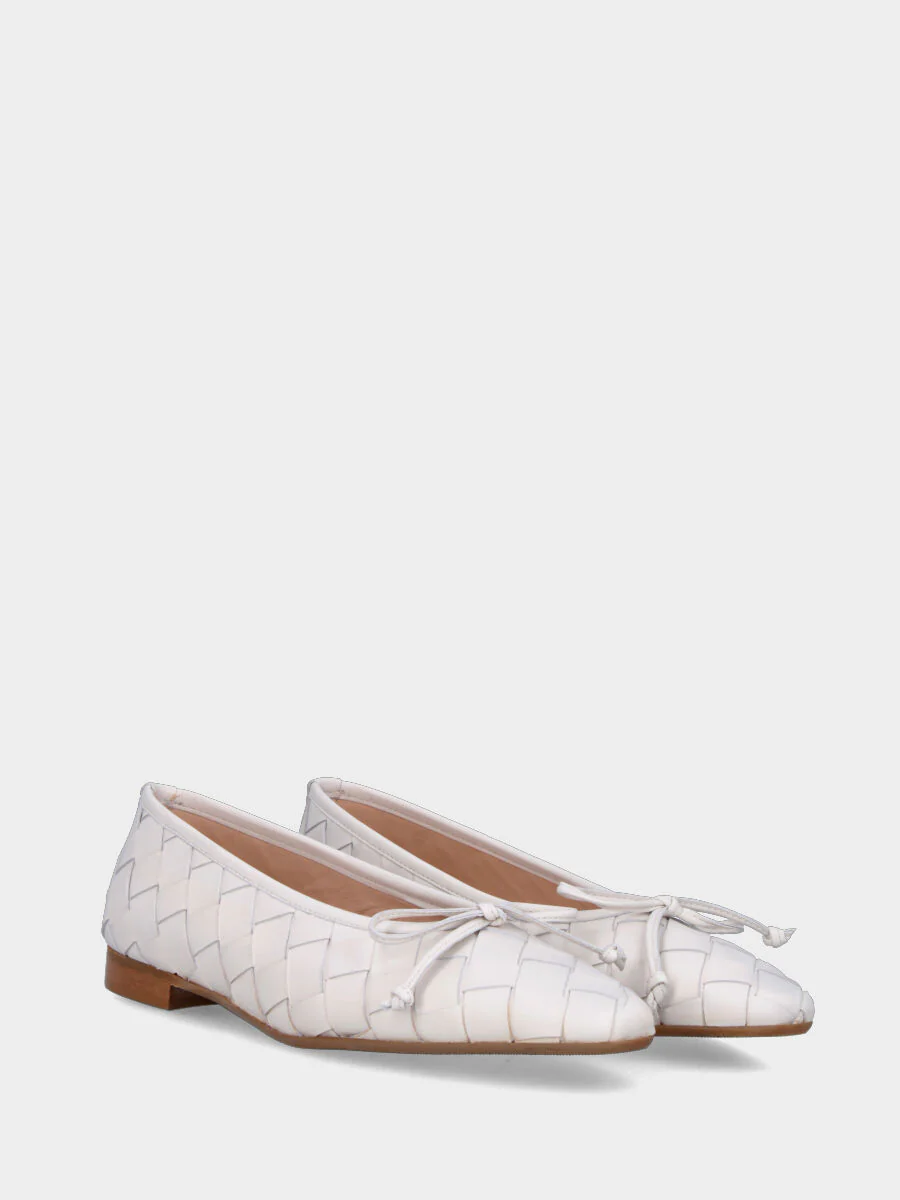Ballerina in nappa bianca con listini intrecciati - immagine 3