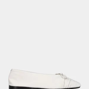 Ballerina in nappa bianco latte con fiocchetto e arricciature