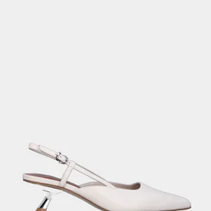 Slingback in nappa bianco latte con tacco a calice e listino avvolgente
