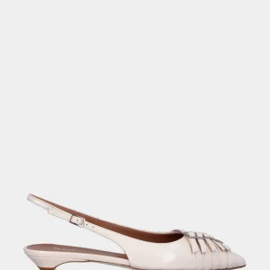 Slingback in verlux bianco latte con cinturini in pianta e tacco semi zeppa