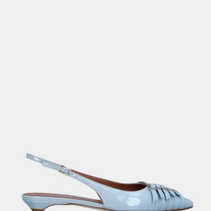 Slingback in verlux celeste con cinturini in pianta e tacco semi zeppa