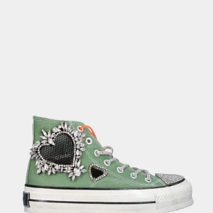 Sneaker in tessuto verde con cuori di strass e platform flat
