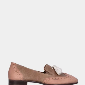 Pantofola in montone rosa cipria e beige con nappine bianche