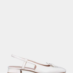 Slingback in vitello bianco latte con tacco a blocco e fascetta a fiocchetto