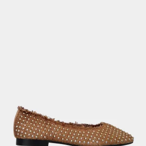 Ballerina in rafia cammello con borchie metalliche e scollo a cuore